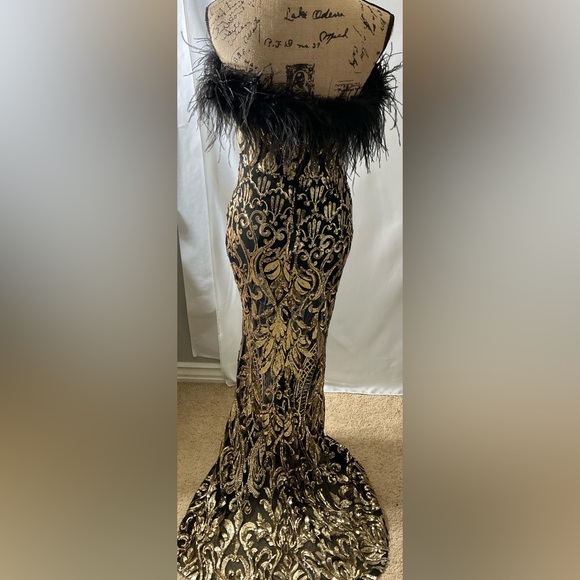 Fashion Nova Black and Gold Prom Dress - Picture 12 of 14
